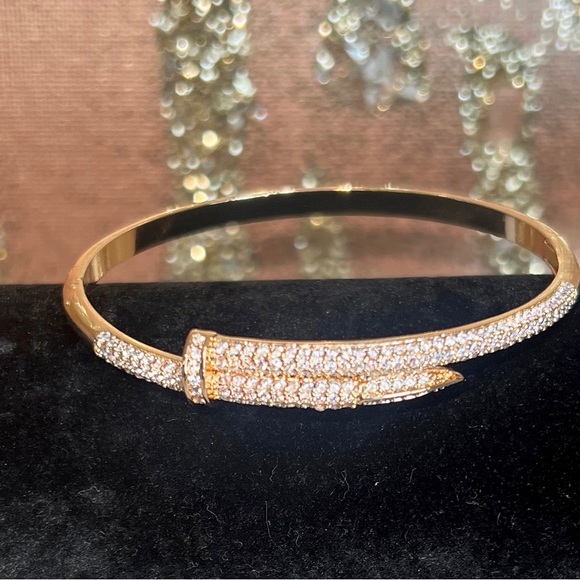 New! Gold with Rhinestone details
Cuff bangle - Picture 1 of 3